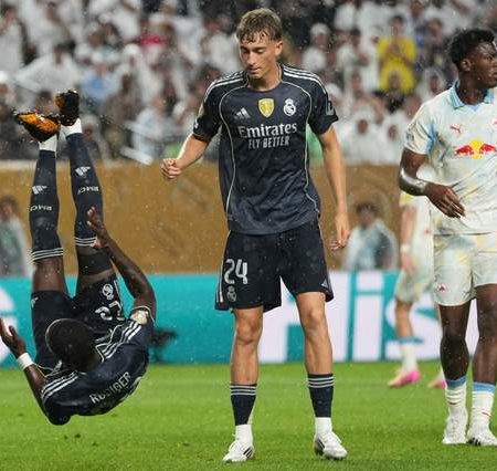 短短8分鐘轟2球：雲尼素斯複製經典，滑跪慶祝