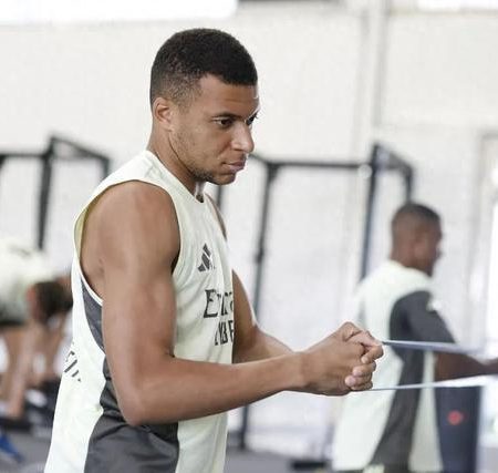 麥巴比「暴瘦」，此前曾經歷一場嚴重嘅感染