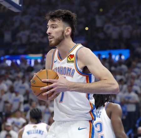 切特總決賽投籃命中率35.3%，三分命中率11.8%