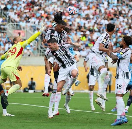 曼城5-2大勝祖雲達斯！避開死亡半區