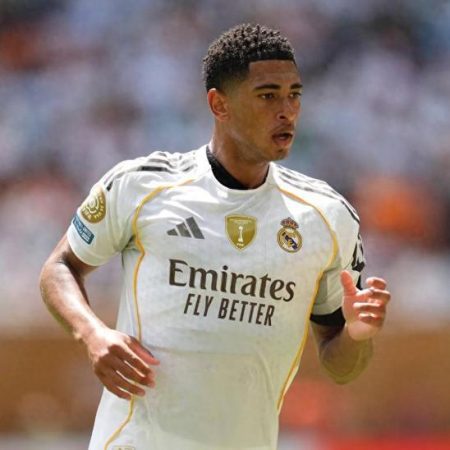 10人應戰逆境求生，世俱盃3-1首勝！一隻腳踏入16強